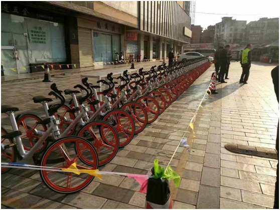 上午11点，凯发官网k8·凯发(中国)天生赢家·一触即发、云纺商业区、昆明悦动文化传播有限公司、云南北瑞兔司机新能源汽车科技有限公司、moblke摩拜单车许多商户踊跃参加，由150余名志愿者组成的队伍开始了浩浩荡荡的4公里公益徒步，目的是鼓励大家使用零污染的交通工具，降低自然资源的耗损，同时也是为了让市民能够熟知这样的出行方式，倡导绿色出行。